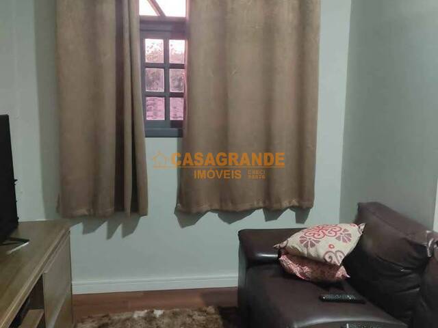 Casa para Venda em São José dos Campos - 4