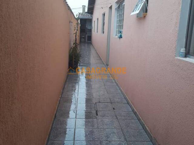Casa para Venda em São José dos Campos - 4