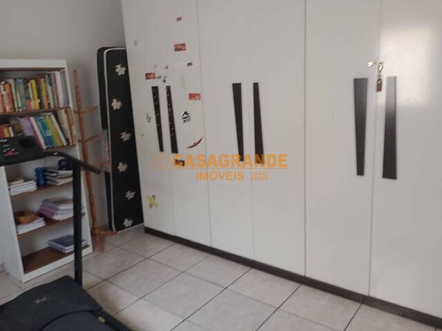 Casa para Venda em São José dos Campos - 4