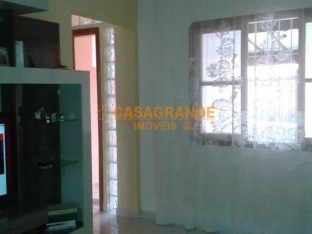 Casa para Venda em São José dos Campos - 3