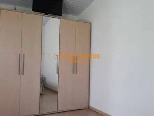 Casa para Venda em São José dos Campos - 2