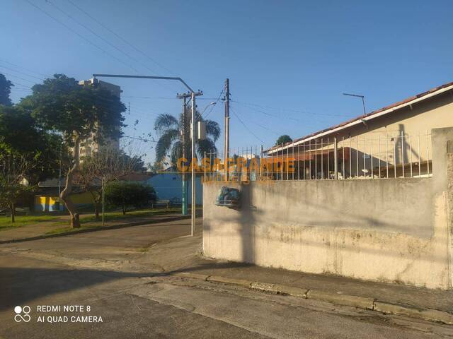 Casa para Venda em São José dos Campos - 4