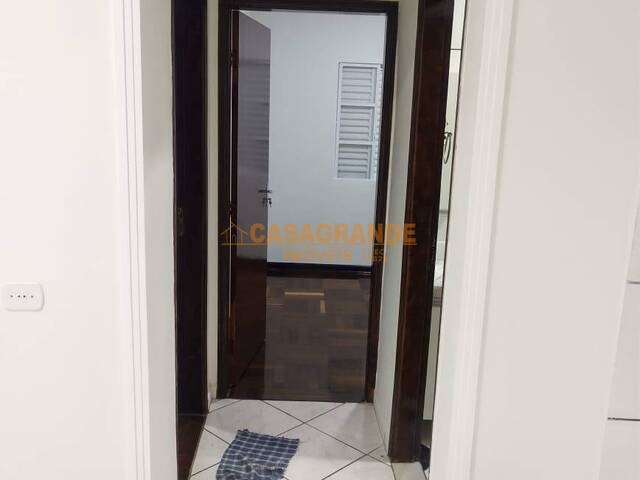 Casa para Venda em São José dos Campos - 4