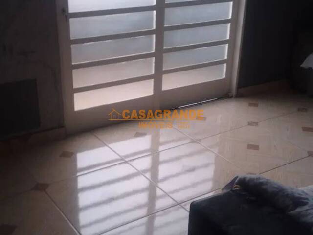 Casa para Venda em São José dos Campos - 4