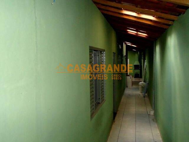 Casa para Venda em São José dos Campos - 3