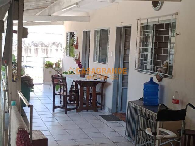 Casa para Venda em São José dos Campos - 3