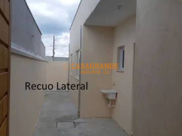 Casa para Venda em São José dos Campos - 4