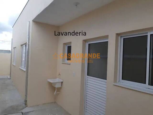 Casa para Venda em São José dos Campos - 3