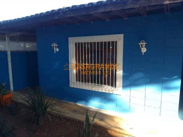 Casa para Venda em São José dos Campos - 4