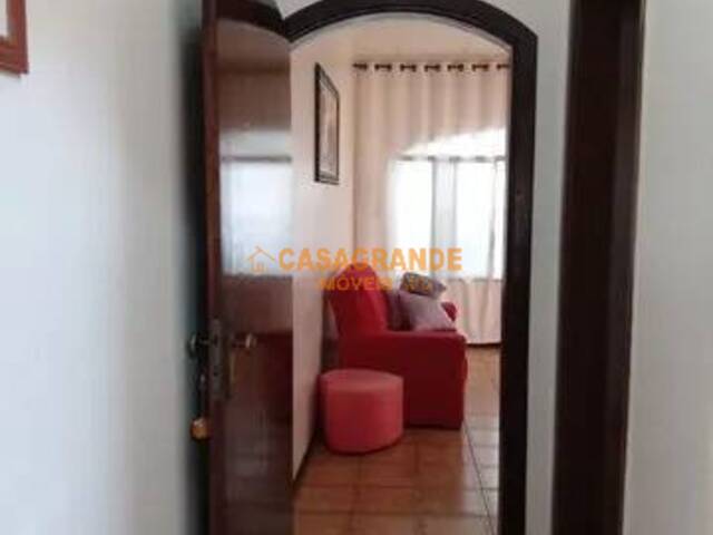 Casa para Venda em São José dos Campos - 4