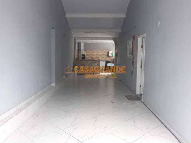 Casa para Venda em São José dos Campos - 2