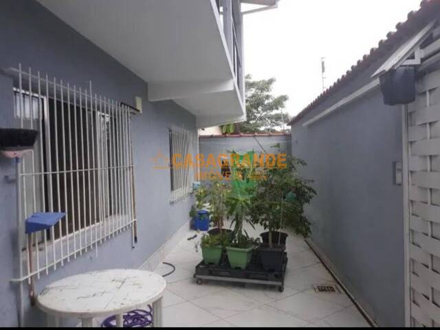 Casa para Venda em São José dos Campos - 3