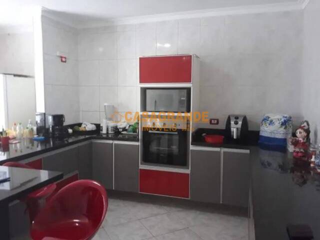 Casa para Venda em São José dos Campos - 5