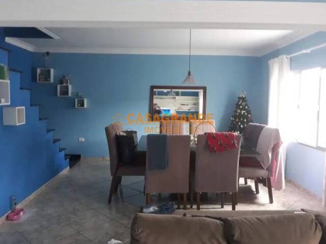 Casa para Venda em São José dos Campos - 4