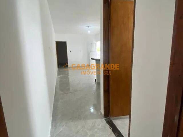 Casa para Venda em São José dos Campos - 2
