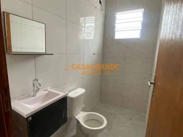 Casa para Venda em São José dos Campos - 3
