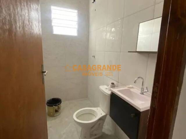 Casa para Venda em São José dos Campos - 4