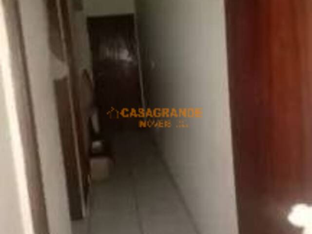 Casa para Venda em São José dos Campos - 3