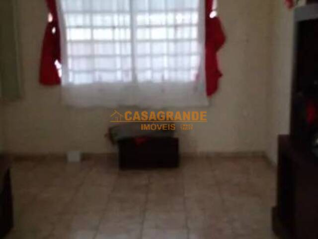 Casa para Venda em São José dos Campos - 2