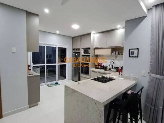 Casa para Venda em São José dos Campos - 4
