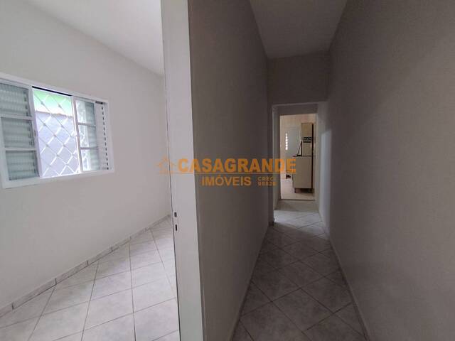 Casa para Venda em São José dos Campos - 4