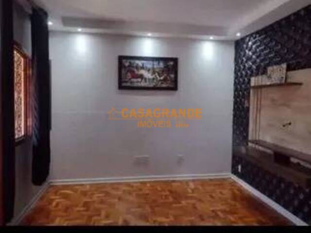Casa para Venda em São José dos Campos - 4