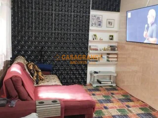 Casa para Venda em São José dos Campos - 3