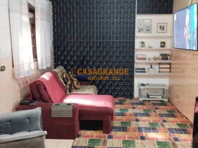 Casa para Venda em São José dos Campos - 2