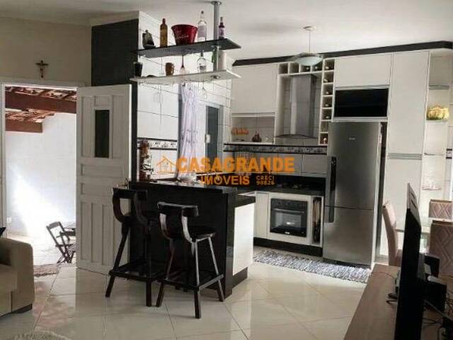 Casa para Venda em São José dos Campos - 2