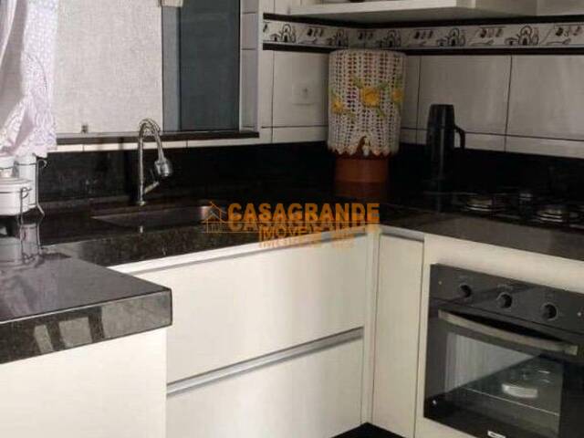 Casa para Venda em São José dos Campos - 4
