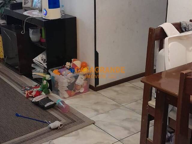 Apartamento para Venda em São José dos Campos - 2
