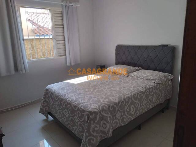 Casa para Venda em São José dos Campos - 2