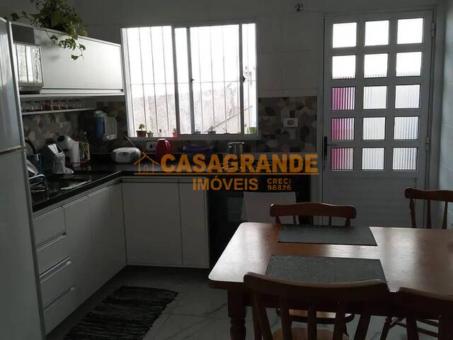 Casa para Venda em São José dos Campos - 3