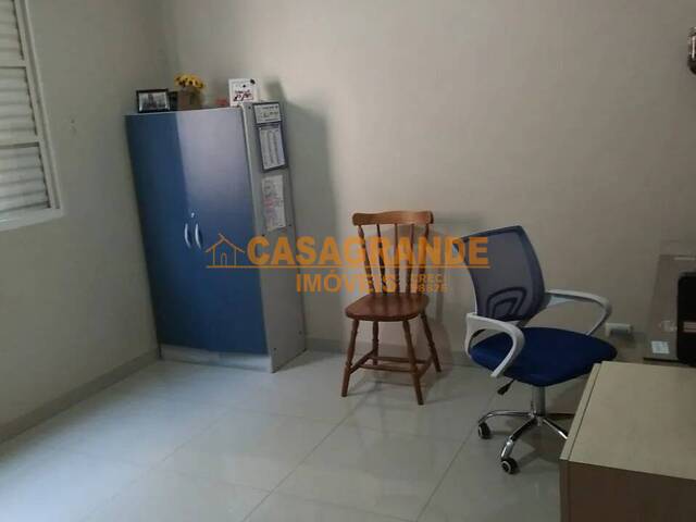 Casa para Venda em São José dos Campos - 4