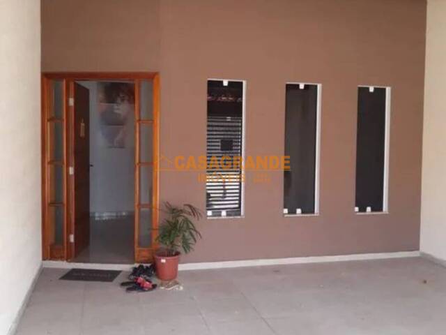 Casa para Venda em São José dos Campos - 2