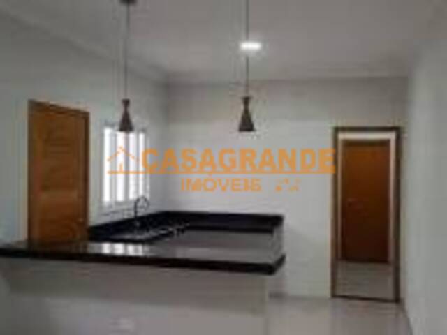 Casa para Venda em São José dos Campos - 5