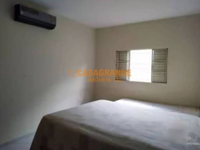 Casa para Venda em São José dos Campos - 4