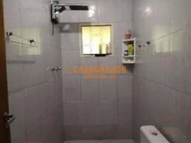 Casa para Venda em São José dos Campos - 5
