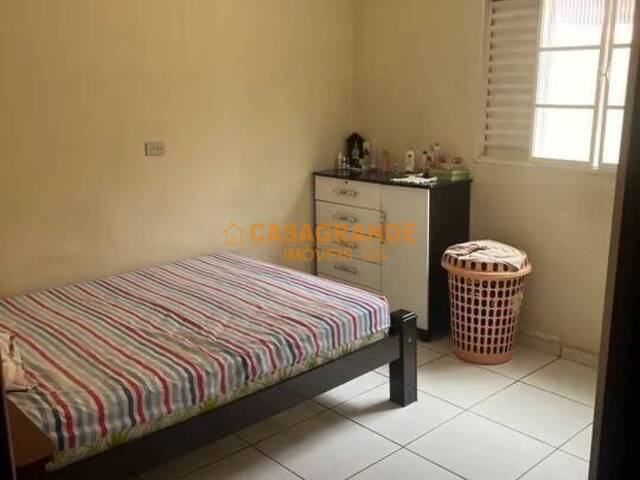 Casa para Venda em São José dos Campos - 5