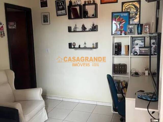 Casa para Venda em São José dos Campos - 3