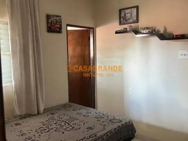Casa para Venda em São José dos Campos - 4