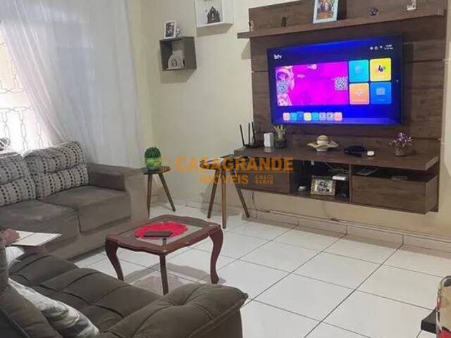 Casa para Venda em São José dos Campos - 2