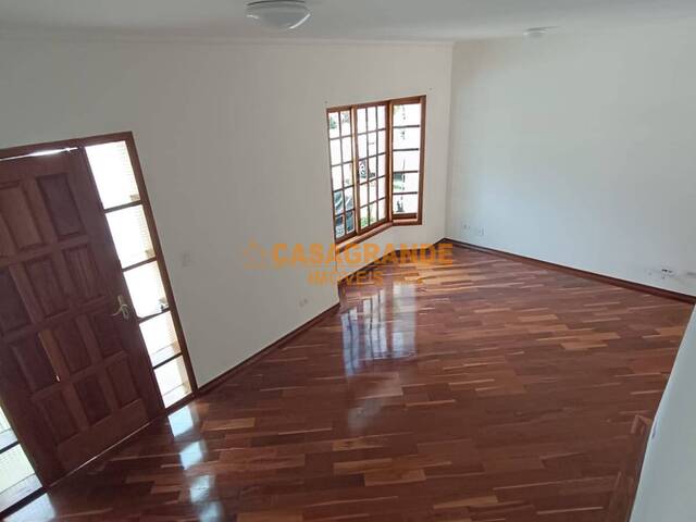 Casa para Venda em São José dos Campos - 2