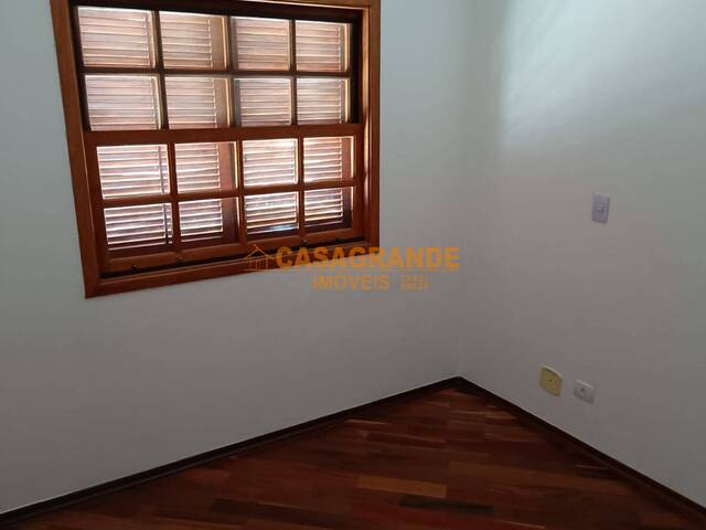Casa para Venda em São José dos Campos - 4