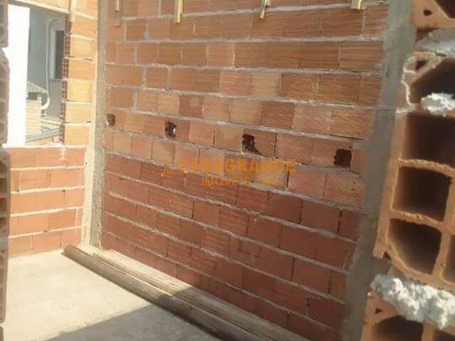 Casa para Venda em São José dos Campos - 3