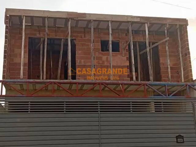 Casa para Venda em São José dos Campos - 2