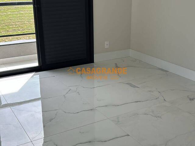 Casa para Venda em São José dos Campos - 4