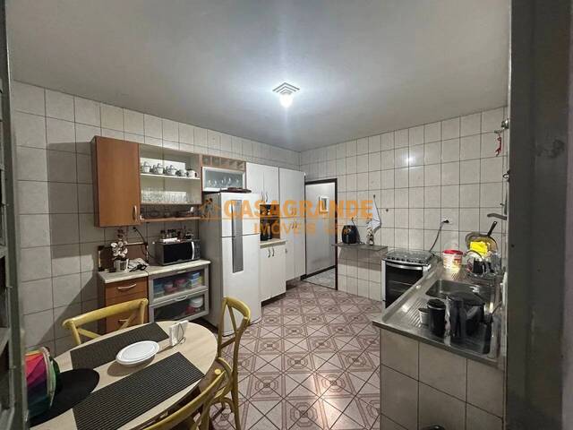 Casa para Venda em São José dos Campos - 2