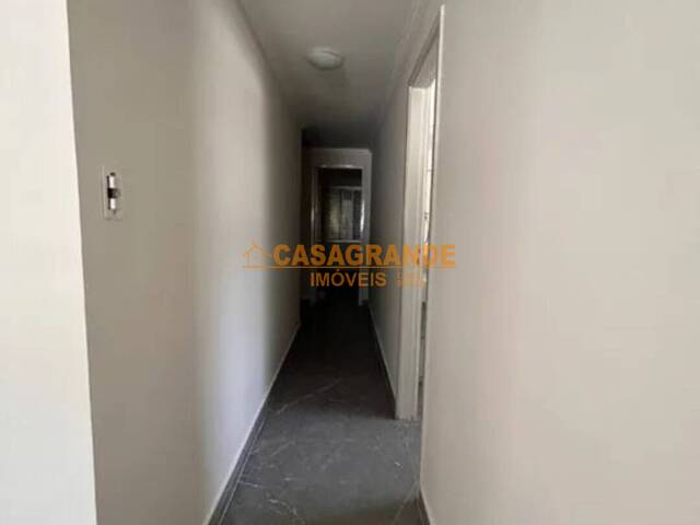 Casa para Venda em São José dos Campos - 4