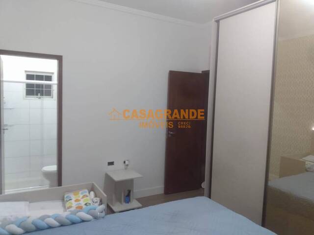 Casa para Venda em São José dos Campos - 3